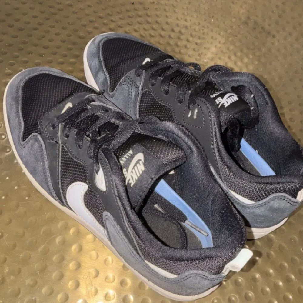 Nike SB Alleyoop Low Top Skate Shoes Black/Gray White Swoosh US size 5Y